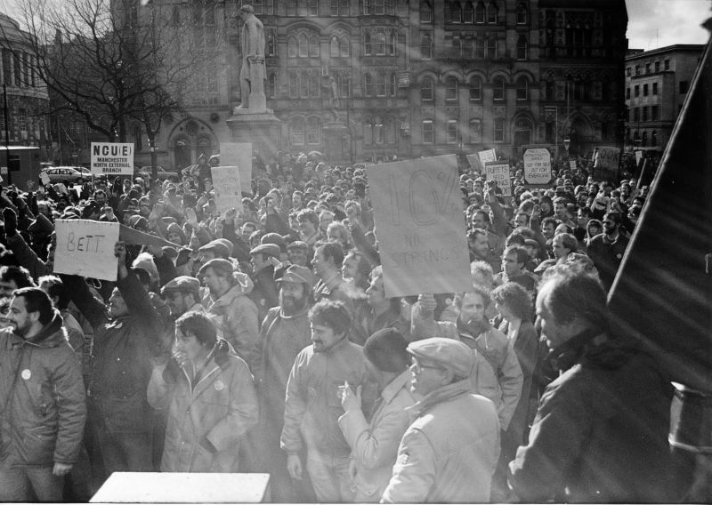 Albert Square, packed